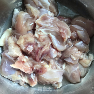 鸡腿红萝卜炖土豆步骤4