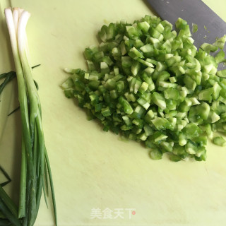苦瓜丁煎鸡蛋步骤1