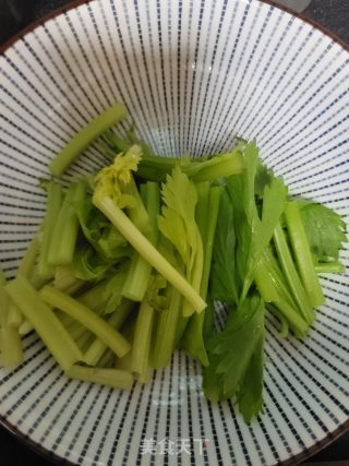 香芹炒鱼片步骤4