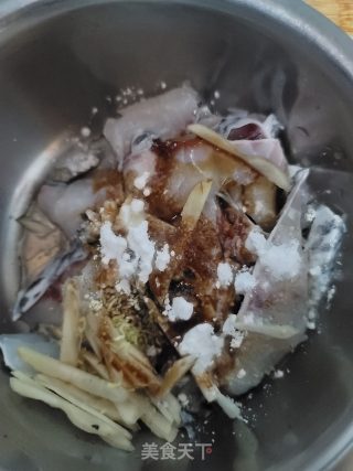 香芹炒鱼片步骤2