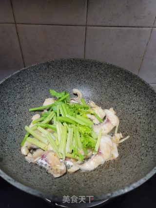 香芹炒鱼片步骤8