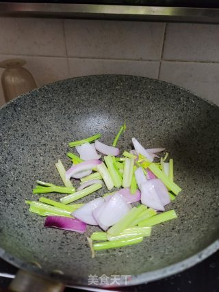 香芹洋葱炒羊肉步骤8