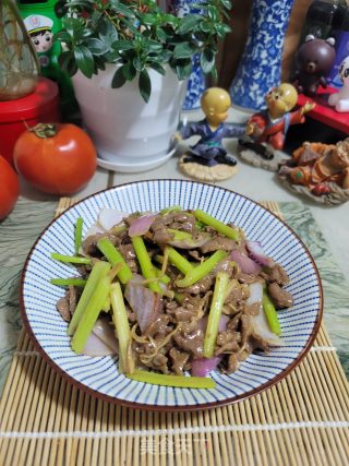 香芹洋葱炒羊肉步骤15
