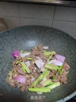 香芹洋葱炒羊肉步骤13