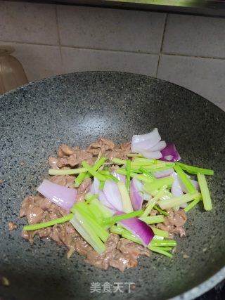 香芹洋葱炒羊肉步骤12