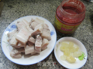 红腐乳烧五花肉步骤1
