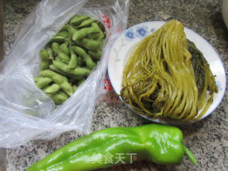 青椒毛豆炒咸菜步骤1