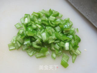 青椒毛豆炒咸菜步骤4