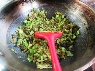 青椒毛豆炒咸菜步骤7