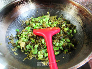 青椒毛豆炒咸菜步骤8