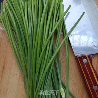红烧回锅肉炒韭苔步骤1
