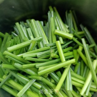 红烧回锅肉炒韭苔步骤3