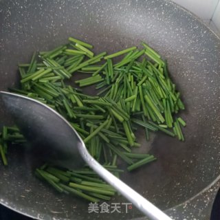 红烧回锅肉炒韭苔步骤5