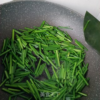 红烧回锅肉炒韭苔步骤6