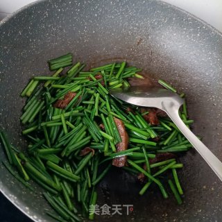 红烧回锅肉炒韭苔步骤10