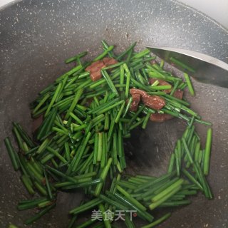 红烧回锅肉炒韭苔步骤12