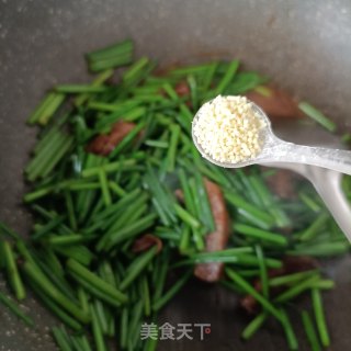红烧回锅肉炒韭苔步骤11