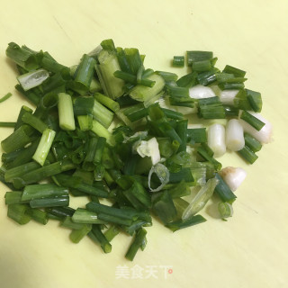 鸡蛋青椒炒虾仁步骤2