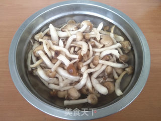豆角烧海鲜菇步骤2