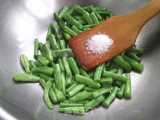 豆角烧海鲜菇步骤4