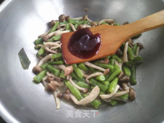 豆角烧海鲜菇步骤6