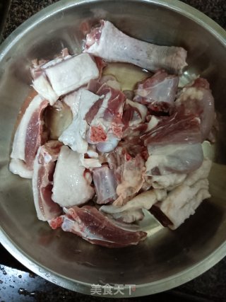 酱油焗鹅肉步骤1
