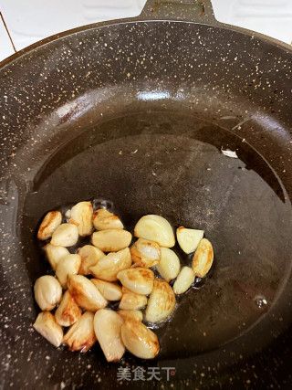 蒜香黑椒鸡肉粒步骤3