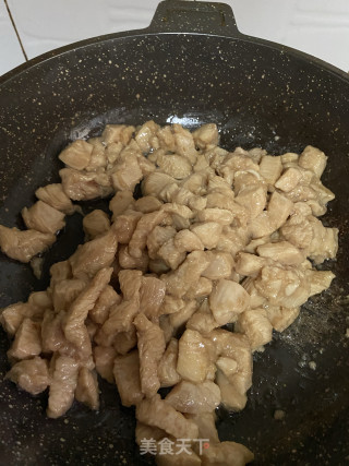 蒜香黑椒鸡肉粒步骤4