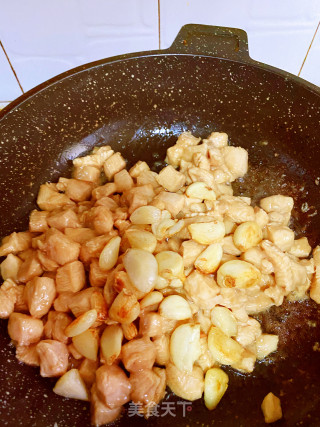 蒜香黑椒鸡肉粒步骤5