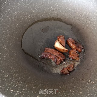 红烧回锅肉炒海鲜菇步骤9