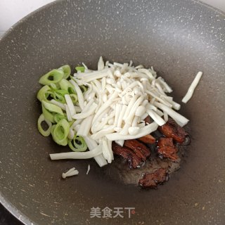 红烧回锅肉炒海鲜菇步骤10
