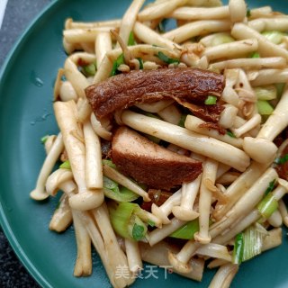 红烧回锅肉炒海鲜菇步骤16