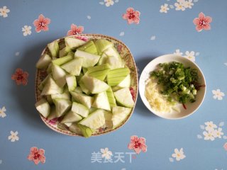 丝瓜黑木耳炒鸡蛋步骤2