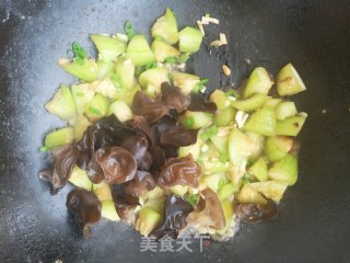 丝瓜黑木耳炒鸡蛋步骤9