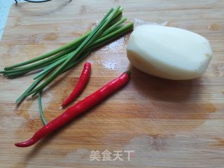 韭菜花炒藕丝步骤1