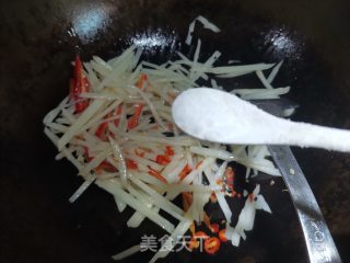 韭菜花炒藕丝步骤6