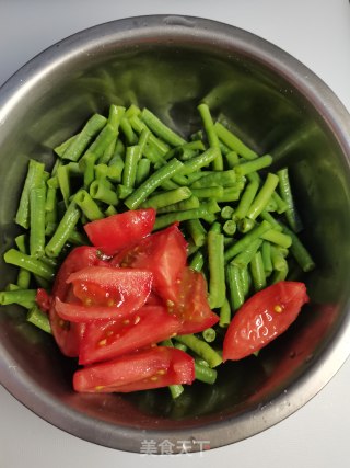西红柿炒豆角步骤2