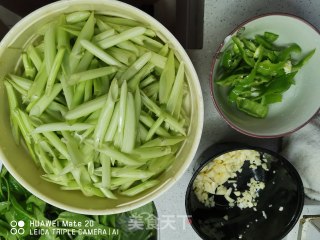 辣炒通心菜梗步骤1