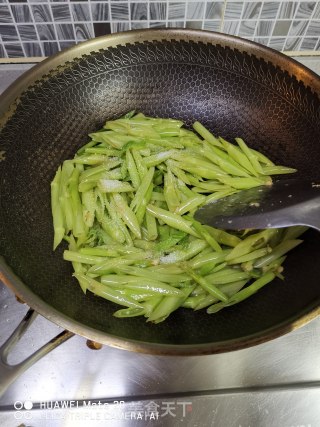 辣炒通心菜梗步骤5