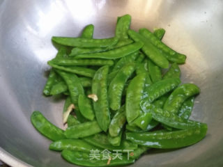 鸡蛋炒荷兰豆步骤5
