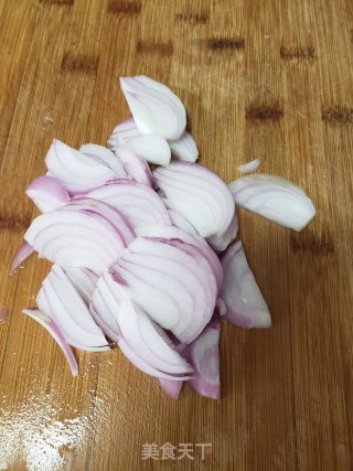 炒苦瓜洋葱步骤2