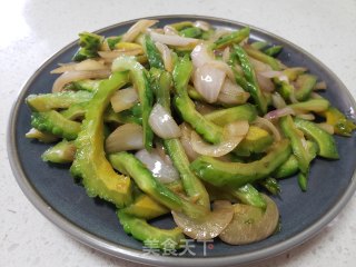炒苦瓜洋葱步骤4