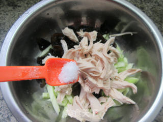 黑木耳黄瓜拌鸡胸肉步骤11