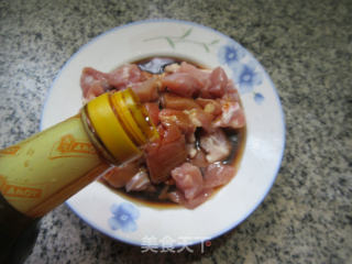 香菇四季豆炒鸡腿肉丁步骤3