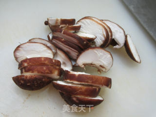 香菇四季豆炒鸡腿肉丁步骤6
