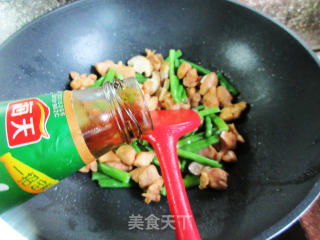 香菇四季豆炒鸡腿肉丁步骤11