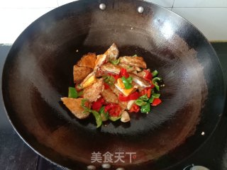青红椒炒荷包蛋步骤5