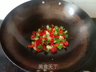 青红椒炒荷包蛋步骤4