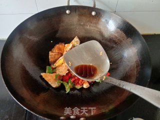 青红椒炒荷包蛋步骤7