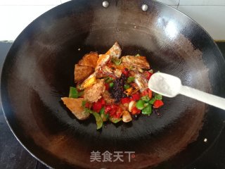 青红椒炒荷包蛋步骤8